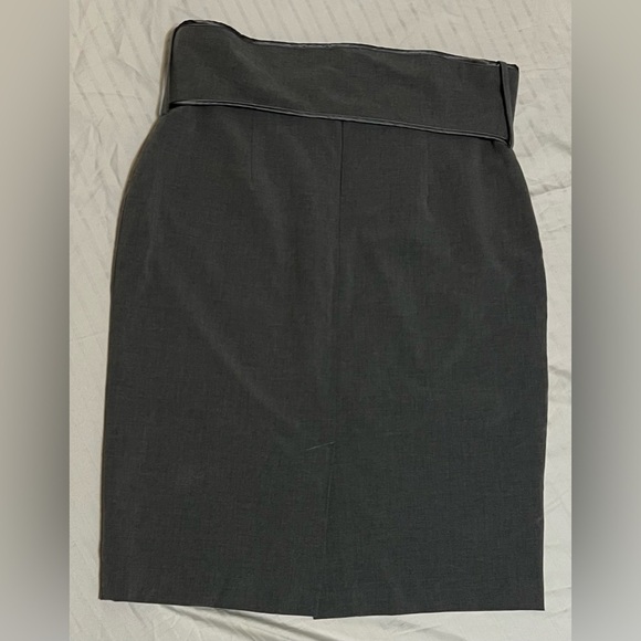 Worthington Pencil Skirt. Gray. Size 10. C1 - Picture 4 of 9